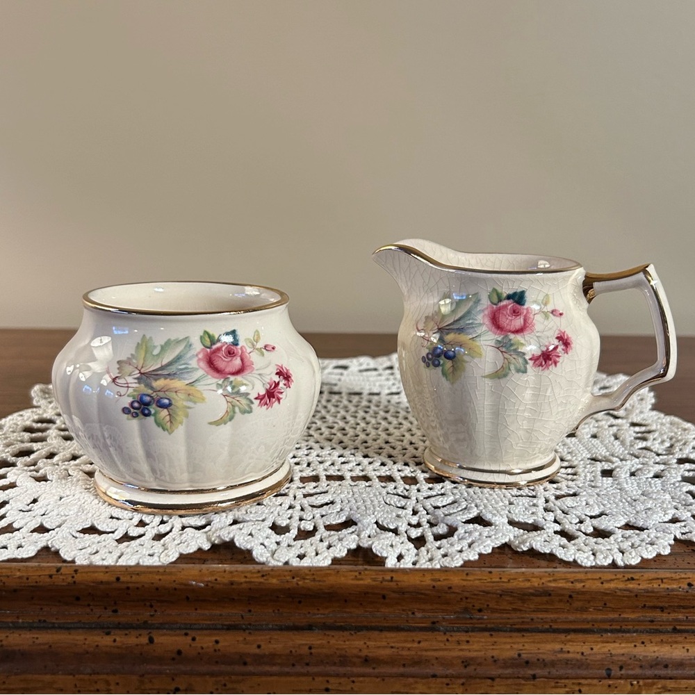 Sadler Sugar Bowl & Creamer Set #3540 Vintage Tea Set Rose and Berry Gold Trim